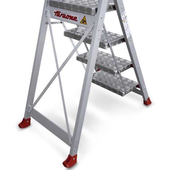 Schody_SGP_STOPNIE_FARAONE