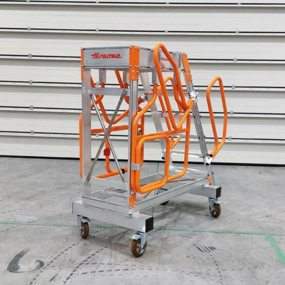 podest ze złożonymi barierkami Faraone