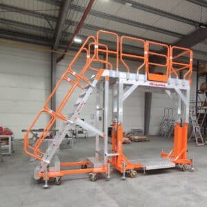 Podest z regulacją wysokości do serwisowania pociągów Spec PK143 Faraone