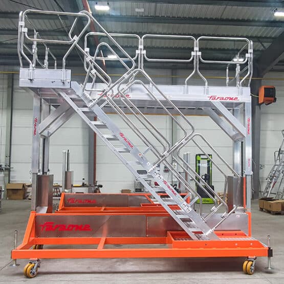 Podest mobilny z regulacją wysokości do serwisowania pojazdów Spec TZ240 Faraone 