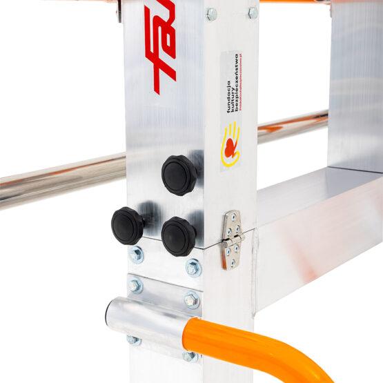 Schody i barierki ochronne do serwisowania pojazdów i maszyn Spec RJ0213 Faraone