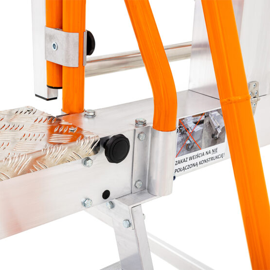 Schody i barierki ochronne do serwisowania pojazdów i maszyn Spec RJ0213 Faraone