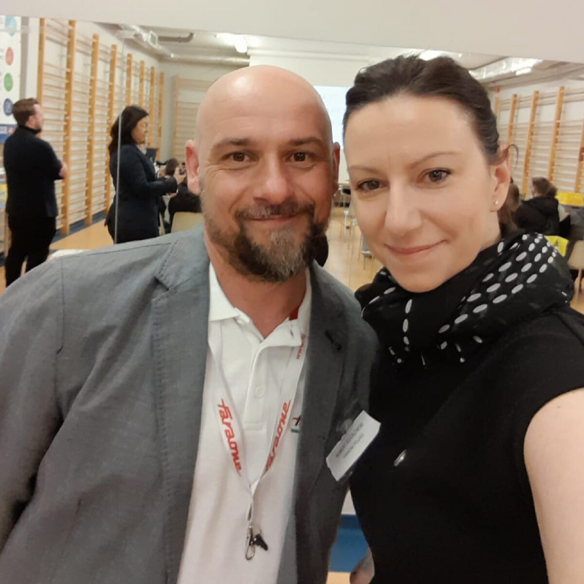 Targi Pracy GlobalLogic Job Fair w Koszalinie z udziałem Faraone. Na zdjęciu Robert Jesiołowski i Katarzyna Fojut z OSPS BHP