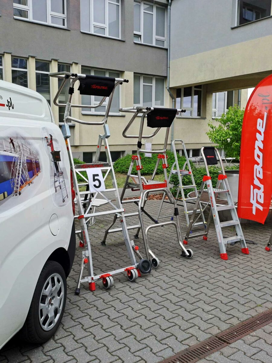Z kolei Paweł Kołodziejczyk, doradca techniczno-handlowy w Faraone Poland, przeprowadził praktyczne warsztaty pt. „Błędy, które mogą kosztować życie – prawidłowy dobór drabin i rusztowań”.