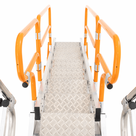 Podest o regulowanej wysokości ze schodami - Spec SM0095