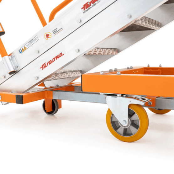 Podest o regulowanej wysokości ze schodami - Spec SM0095