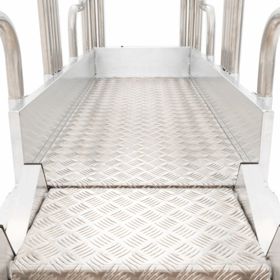 Podest o regulowanej wysokości ze schodami - Spec SM0095