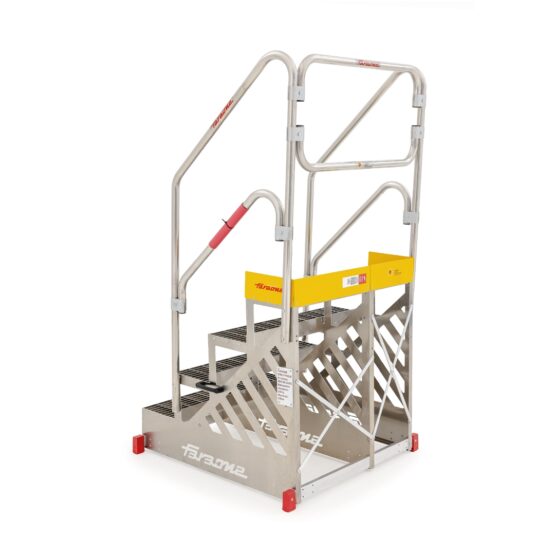 Aluminiowe schody przemysłowe Faraone Spec PK0130 z podestem roboczym i zabezpieczeniami do bezpiecznej obsługi maszyn.