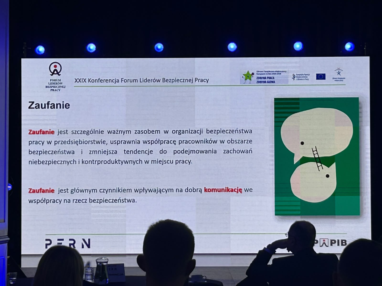 Prezentacja dotycząca znaczenia zaufania i komunikacji w bezpieczeństwie pracy podczas konferencji CIOP-PIB